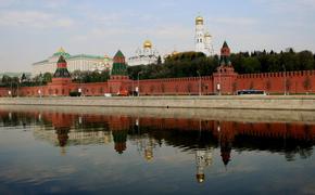 Женщина с собакой провалилась под лед на Москве-реке 