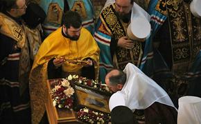 Автокефалия рекомендует из-за короновируса не целовать иконы и кресты