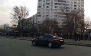 После закрытия метро в Киеве появились километровые очереди на маршрутки