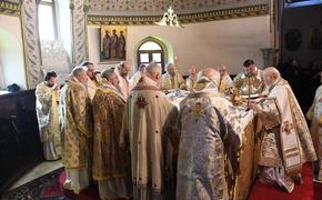 Вселенский патриарх приказал прекратить богослужения до конца марта
