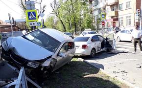 В Краснодаре в ДТП с такси Uber пострадала пассажирка