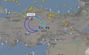 Турецкий самолет нарисовал звезду и полумесяц над Турцией
