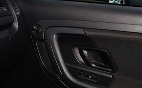 В США два ребенка скончались в закрытой машине, пока их отец спал дома