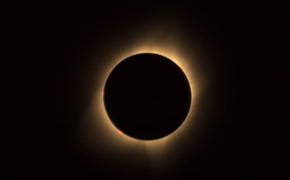 Жители разных регионов Земли поделились наблюдениями кольцеобразного солнечного  затмения