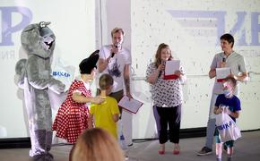 Юные челябинцы подбодрили детей со сложными заболеваниями 