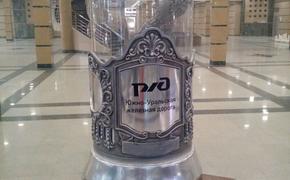 На челябинском вокзале установили гигантский подстаканник