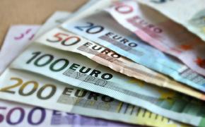 Российские банки начинают вводить комиссию за обслуживание счетов в евро