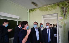 Алексея Текслера возмутила протекающая кровля в школе Локомотивного