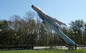 Памятник дальневосточным авиаторам гибнет в Хабаровске 