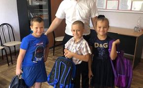 Молодой депутат Сергей Алферов помог собраться в школу первоклассникам