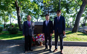 В Хабаровске появился памятный камень Ким Чен Иру