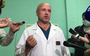 Семье врача, лечившего Навального, угрожают расправой 