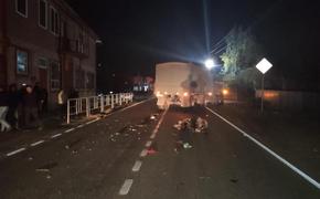 На Кубани от столкновения с КамАЗом погиб водитель скутера