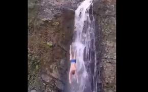 В Сочи турист едва не погиб после прыжка на водопадах
