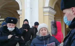 Петербургскую активистку задержали за поддержку протестующего Хабаровска