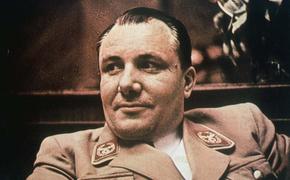 Во время войны радиопередачи в Москву шли из кабинета Бормана, прямо  под носом Гитлера