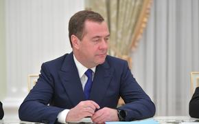  Медведев прокомментировал фото с фонарями в своем аккаунте 
