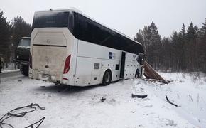 Пять человек погибли в ДТП с участием лесовоза и автобуса в Иркутской области