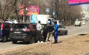 «Много людей в масках»: в Хабаровске посреди дня устроили стрельбу