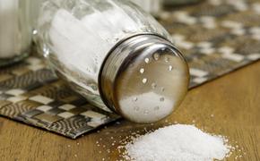 Диетолог  Попова предупредила, что отказ от соли может довести до инфаркта