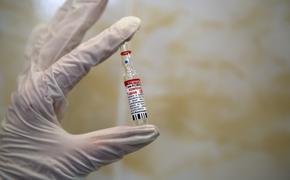В Роспотребнадзоре заявили, что справиться с COVID-19 поможет вакцинация и привиться важно летом