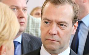 Медведев заявил о необходимости продолжения освоения арктической зоны России