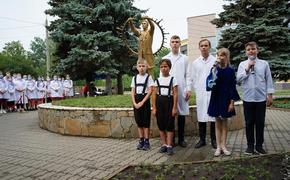 В Челябинске появился памятник, посвященный подвигу врачей в пандемию