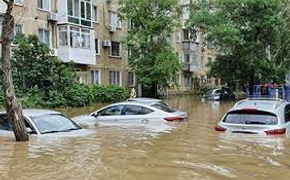 В Керчи во время наводнения утонуло более 700 автомобилей