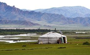 Первая замгоссекретаря США Шерман встретилась в Монголии с местными властями и ЛГБТ-активистами