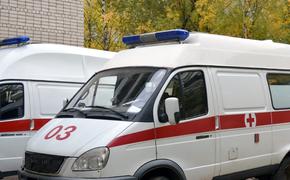 В Екатеринбурге в больницу доставили пострадавшего при пожаре мужчину, самостоятельно эвакуировались 80 человек