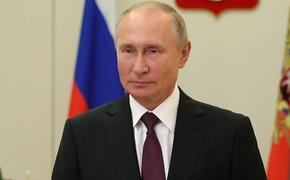 Путин назвал визит Меркель в Москву «прощальным» и подарил ей букет цветов 