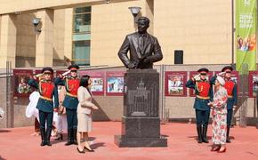 В Челябинске открыли памятник Петру Сумину