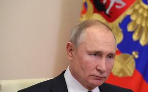 Путин разрешил допустить к госслужбе россиян с иностранным гражданством при невозможности от него избавиться