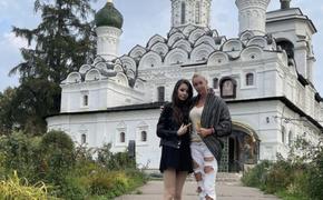 Волочкова возмутила общественность снимками у храма 