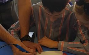 Волгоградские школьники сделали сувениры, используя 3D-ручки 
