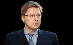 С евродепутата, экс-мэра Риги могут снять депутатский иммунитет