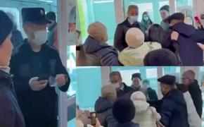 В Улан-Удэ полиция разбирается со штурмом пенсионерок без QR-кода