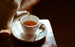 Лечение насморка черным чаем посоветовал врач Юрий Ульянов