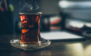 Ученые из Австралии сообщили, что черный чай эффективно снижает артериальное давление ночью 