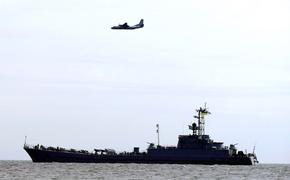 ФСБ: корабль ВМС Украины движется к Керченскому проливу и не реагирует на требования изменить курс