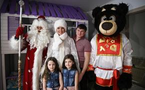 На Южном Урале детей начали поздравлять с Новым годом