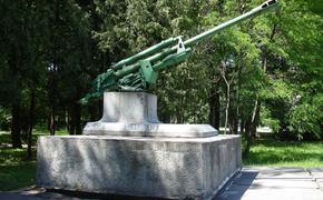 Латвиец, который украл советскую пушку, призывает прогнать «призрак оккупации»