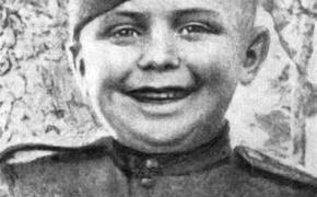 Шестилетний сирота Серёжа Алёшков стал сыном полка и вдохновителем воинов
