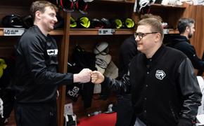 Алексей Текслер пожелал челябинским хоккеистам успеха в плей-офф КХЛ