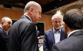 Bloomberg: США обсуждают санкции против Абрамовича, так как сочли неэффективным его посредничество в переговорах Киева и Москвы