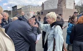 О чем сказала Чулпан Хаматова на митинге в Латвии​