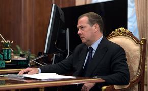 Медведев назвал «термоядерными дегенератами» тех, кто требует санкций в отношении патриарха Кирилла 