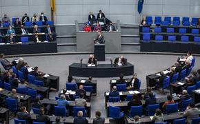 Немецкий бундестаг поддержал поставки тяжелого вооружения Украине