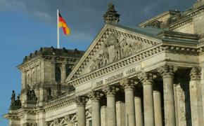 Лидер «Альтернативы для Германии» главе МИД ФРГ Бербок: «Дипломатические переговоры лучше, чем поставки оружия»