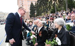 Алексей Текслер и Наталья Котова поздравили южноуральцев с Днем Победы